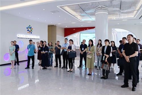 人社部2024年人力資源流動管理工作培訓(xùn)班在產(chǎn)業(yè)園組織開展現(xiàn)場教學(xué)